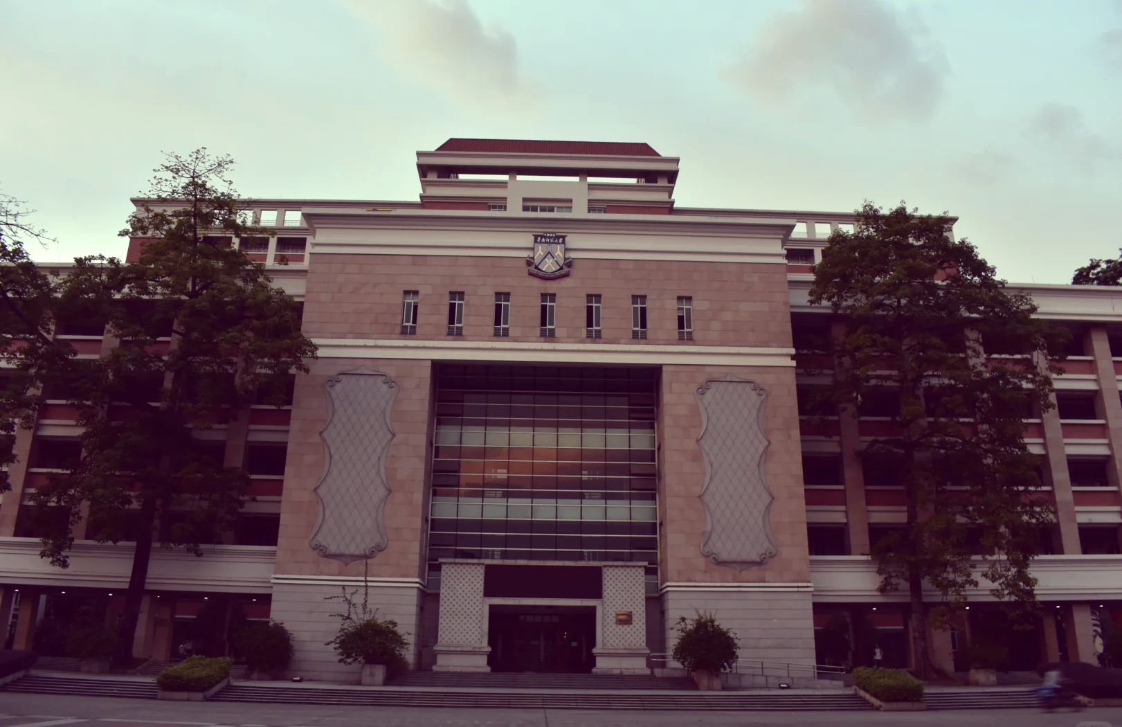 华南师范大学(华南师范大学附属外国语学校)